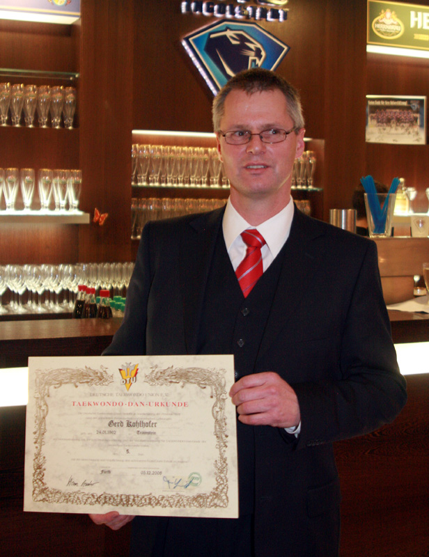 KOHLHOFER Gerd_2009_5436 Gerd Kohlhofer wird der 5. Dan verliehen